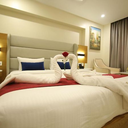 Sri Sri Sri Hotel Khammam Екстер'єр фото