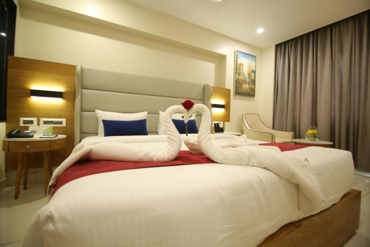 Sri Sri Sri Hotel Khammam Екстер'єр фото
