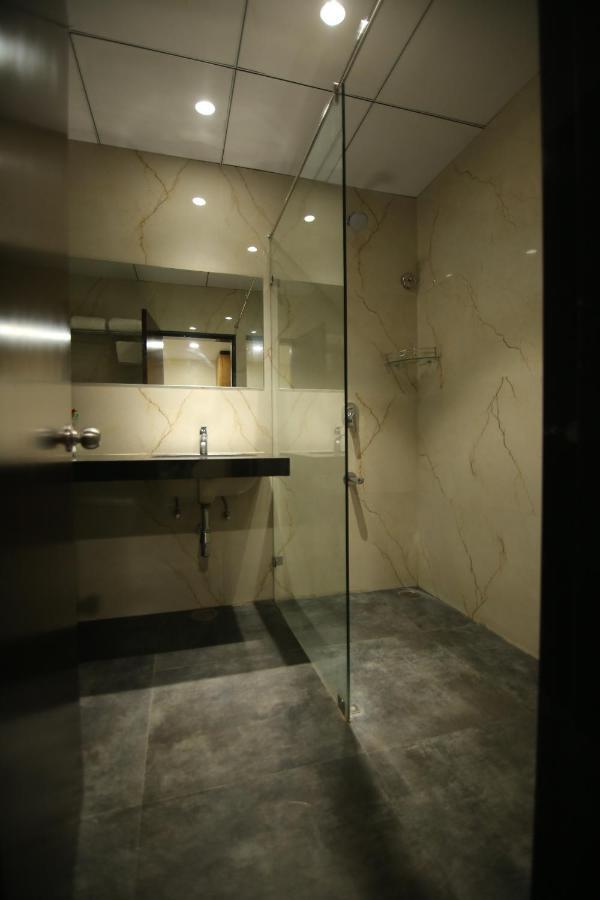 Sri Sri Sri Hotel Khammam Екстер'єр фото