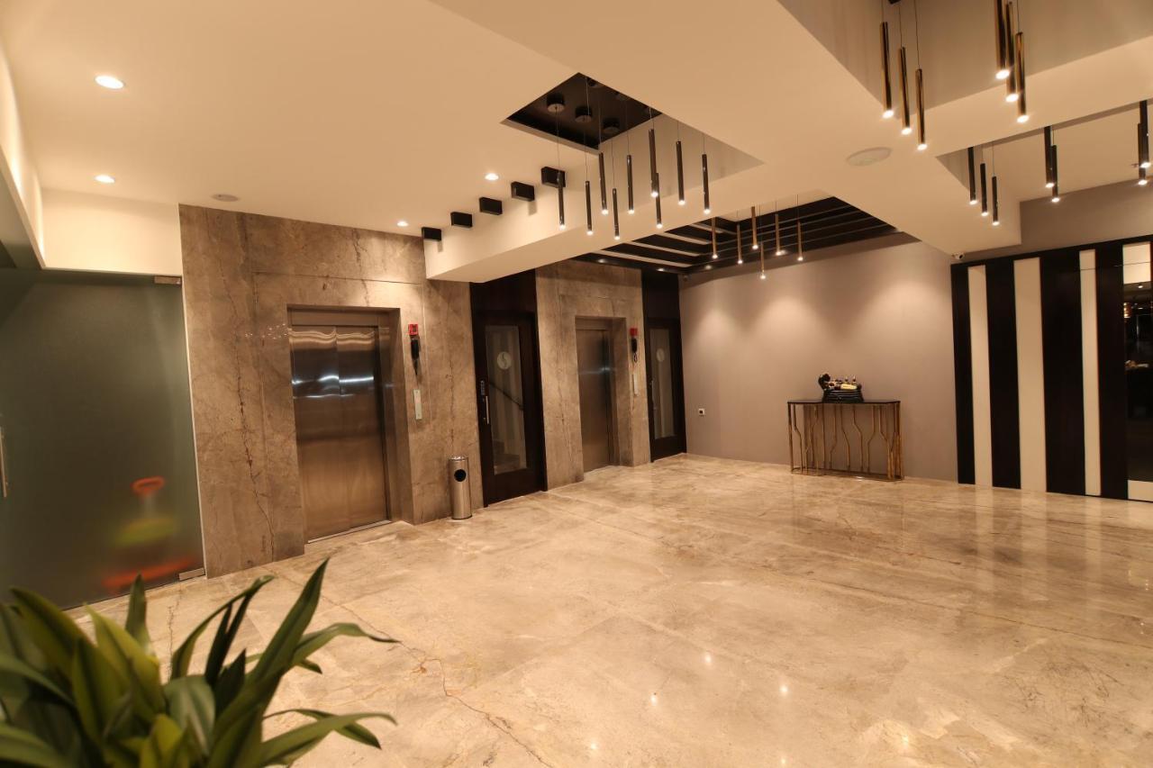 Sri Sri Sri Hotel Khammam Екстер'єр фото