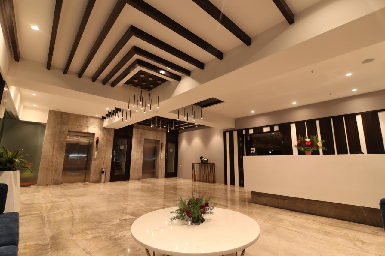 Sri Sri Sri Hotel Khammam Екстер'єр фото
