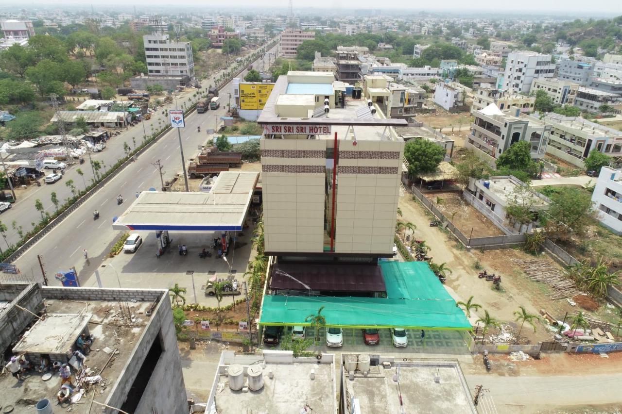 Sri Sri Sri Hotel Khammam Екстер'єр фото