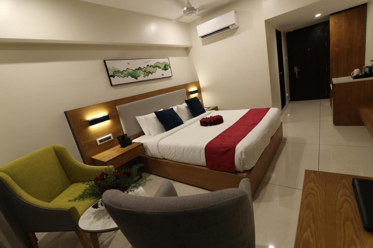 Sri Sri Sri Hotel Khammam Екстер'єр фото