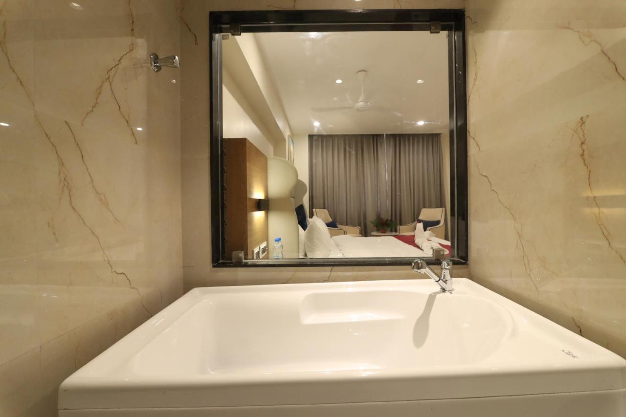 Sri Sri Sri Hotel Khammam Екстер'єр фото
