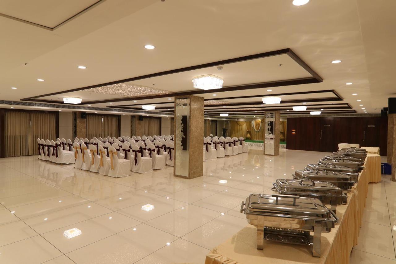 Sri Sri Sri Hotel Khammam Екстер'єр фото