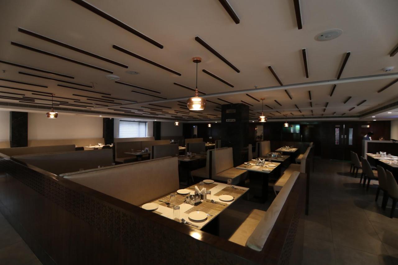 Sri Sri Sri Hotel Khammam Екстер'єр фото
